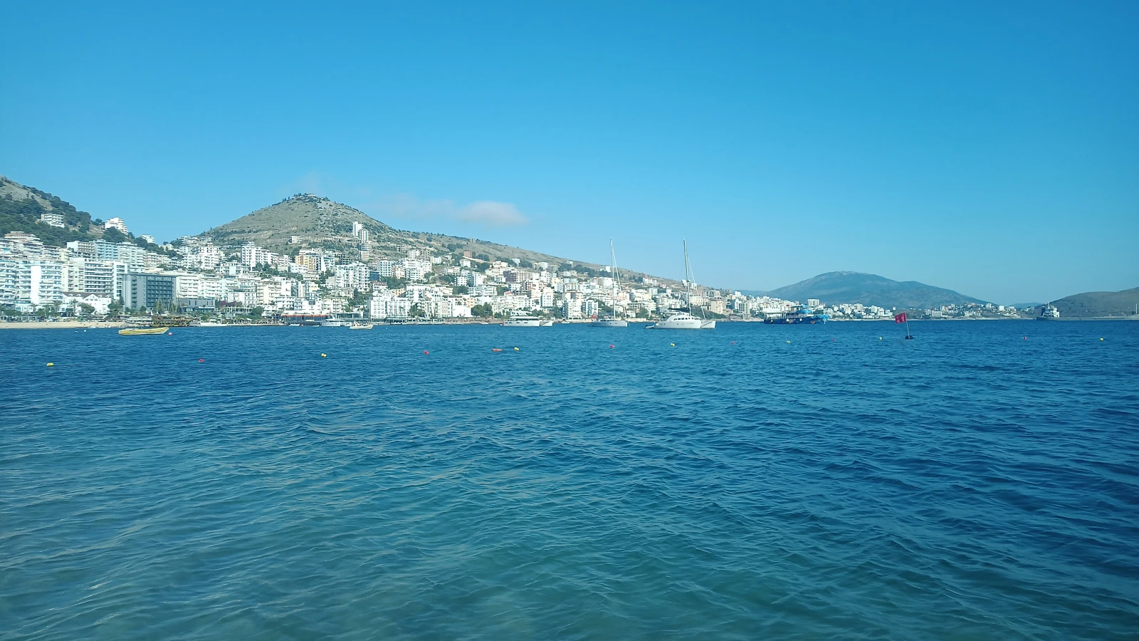 Day trip from Sarandë to the Blue Eye spring with family car rental